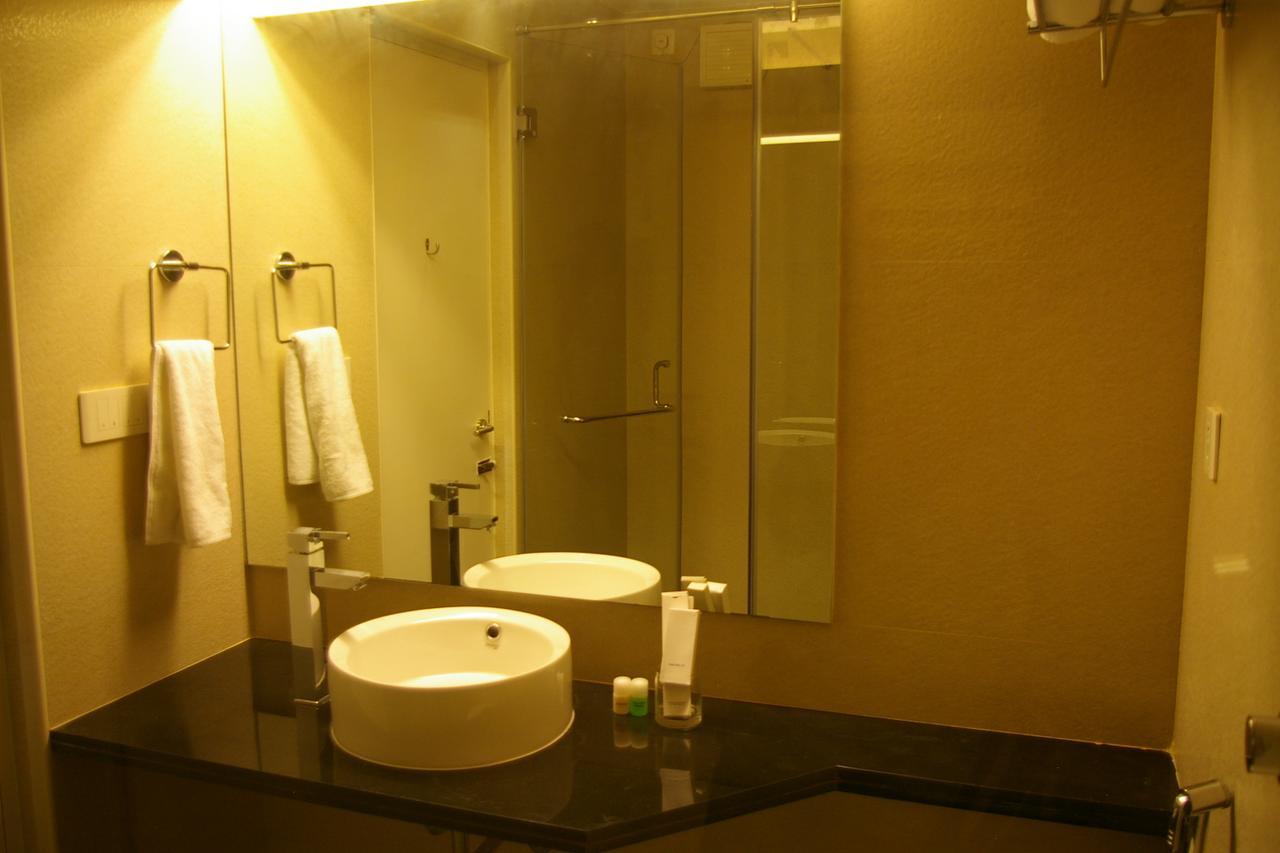 Roseline Suites Bangalore Eksteriør bilde